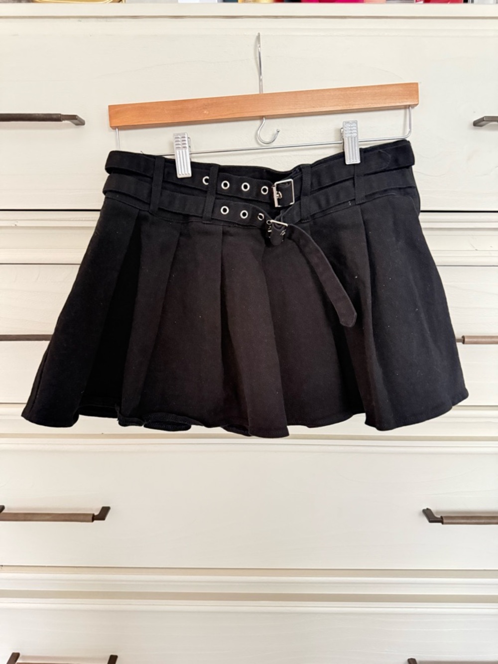 Black Pleated Mini Skirt with Double-Buckle Belt